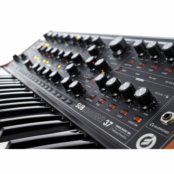 Moog Subsequent 37 Moog Subsequent 37